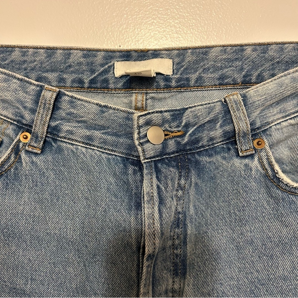 H&M • Rigid Distressed Jeans - Picture 5 of 8